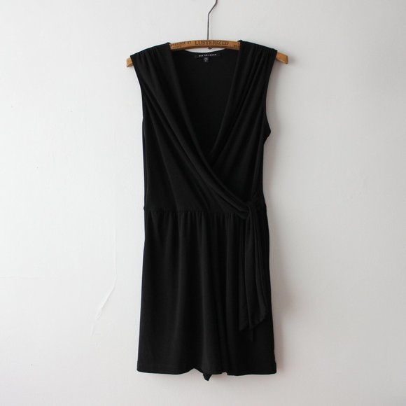 2/20$ Nik and Nash Black Romper - Picture 1 of 4